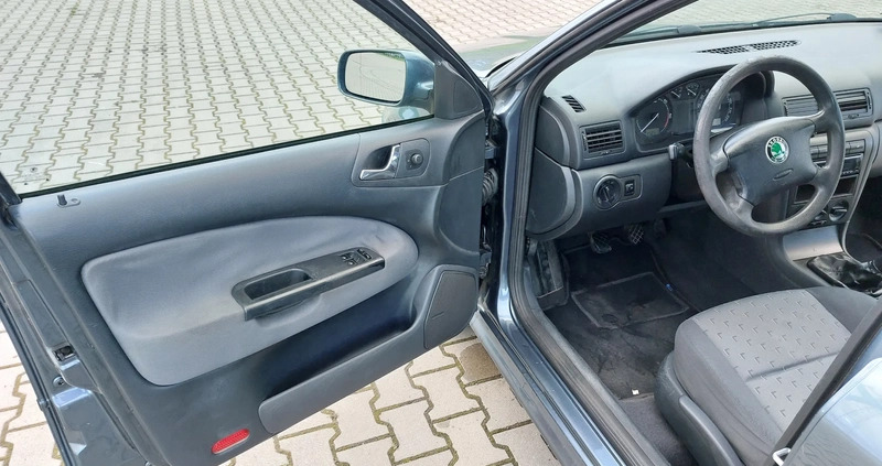 Skoda Octavia cena 8200 przebieg: 302530, rok produkcji 2005 z Pionki małe 172